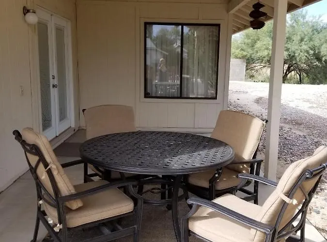 Quiet Neighborhood Off La Canada *